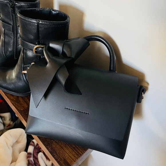 Small beautiful leather bag for sale - Picture 1 of 5